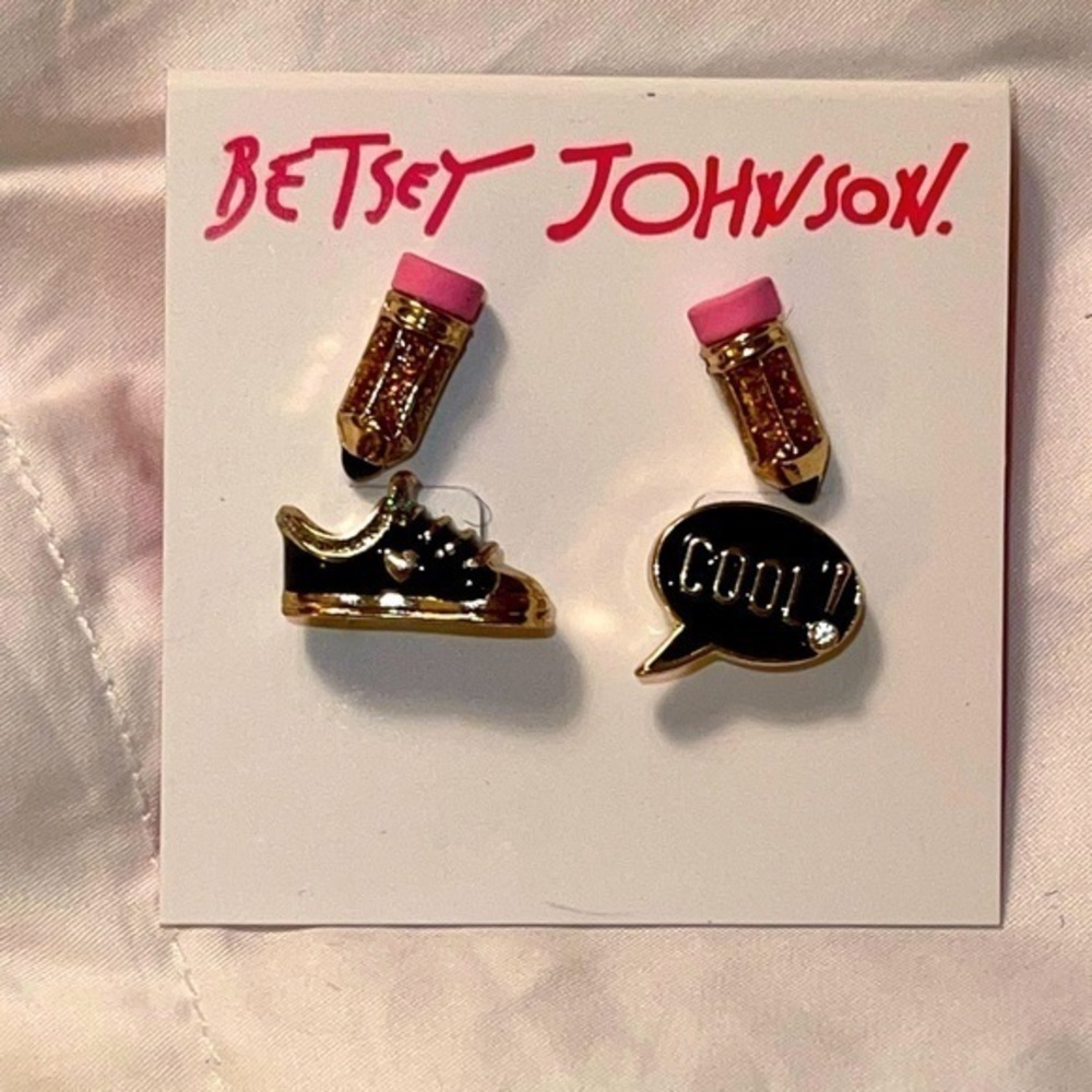 NWT Betsey Johnson Earrings‎